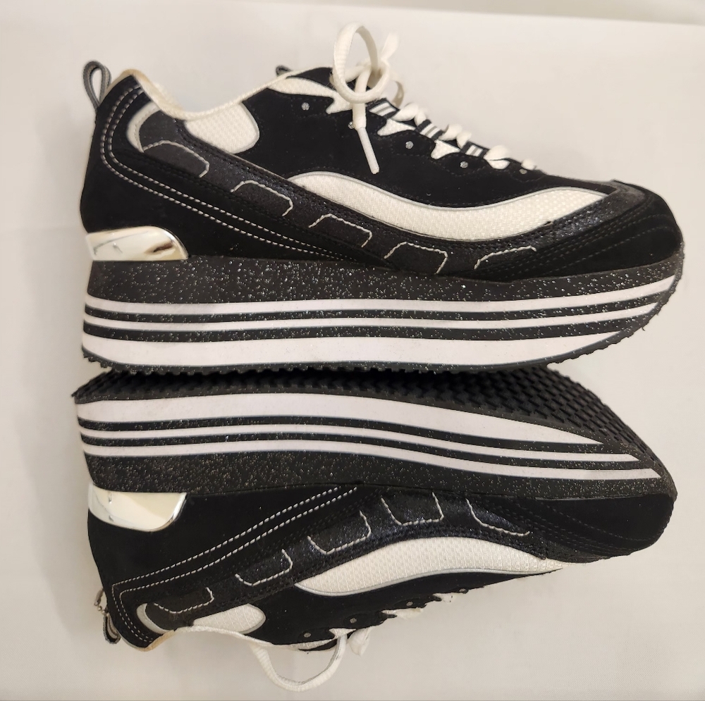 Skechers D’Lites Black & White Platform Sneakers – Memory Foam | 9 - Picture 4 of 8
